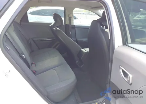 2025 Kia K4 Lx из США, поврежденный, VIN 3KPFT4DE1SE083270